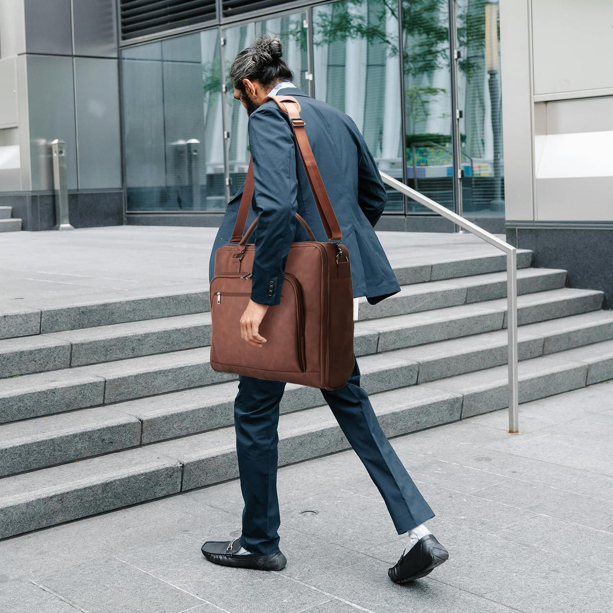 Premium Travel Garment Bag - Stylish Carry-On Solution for Men and Women
